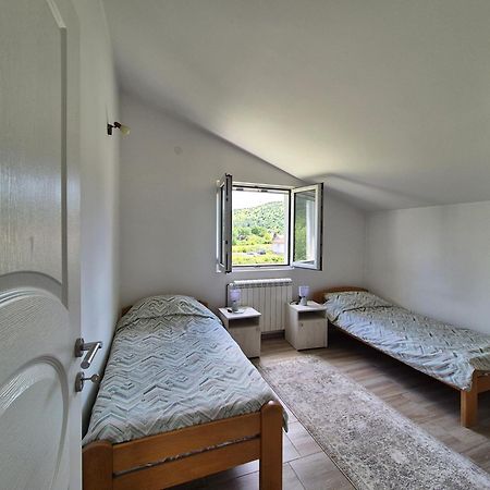 포드고리차 Cozy, Fully Equipped, Free Parking&Wifi, Quiet, 2Bd 아파트 외부 사진