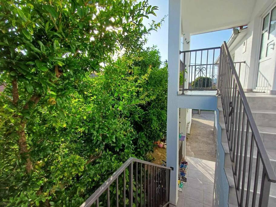 포드고리차 Cozy, Fully Equipped, Free Parking&Wifi, Quiet, 2Bd 아파트 외부 사진