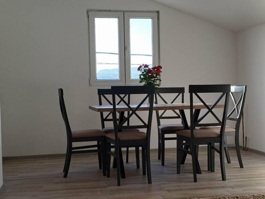 포드고리차 Cozy, Fully Equipped, Free Parking&Wifi, Quiet, 2Bd 아파트 외부 사진