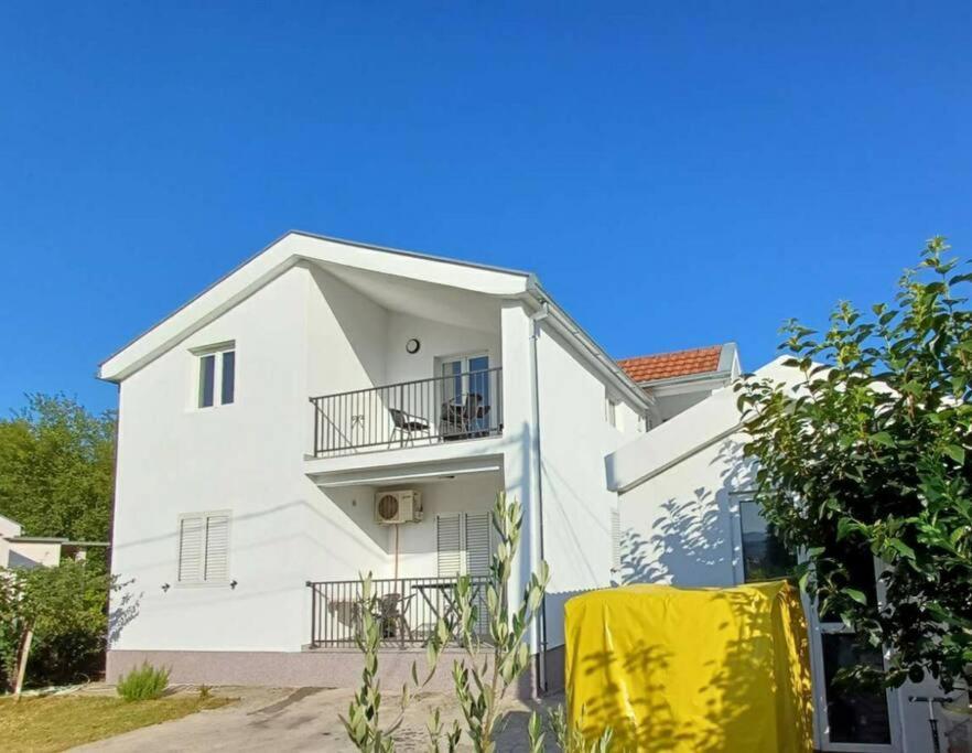 포드고리차 Cozy, Fully Equipped, Free Parking&Wifi, Quiet, 2Bd 아파트 외부 사진