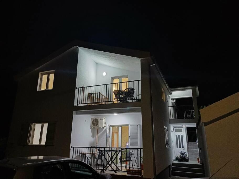 포드고리차 Cozy, Fully Equipped, Free Parking&Wifi, Quiet, 2Bd 아파트 외부 사진