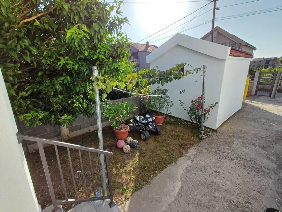 포드고리차 Cozy, Fully Equipped, Free Parking&Wifi, Quiet, 2Bd 아파트 외부 사진