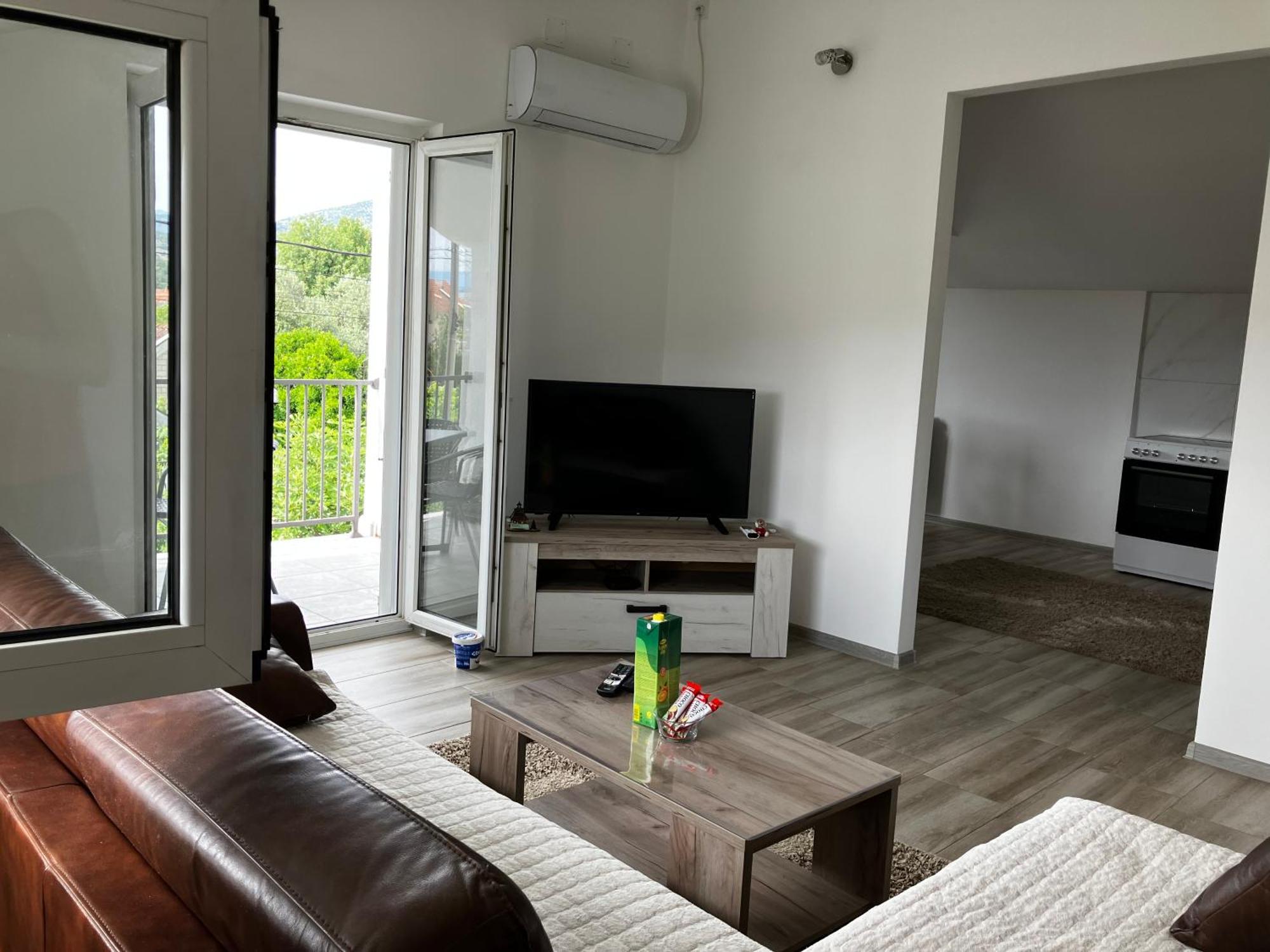 포드고리차 Cozy, Fully Equipped, Free Parking&Wifi, Quiet, 2Bd 아파트 외부 사진