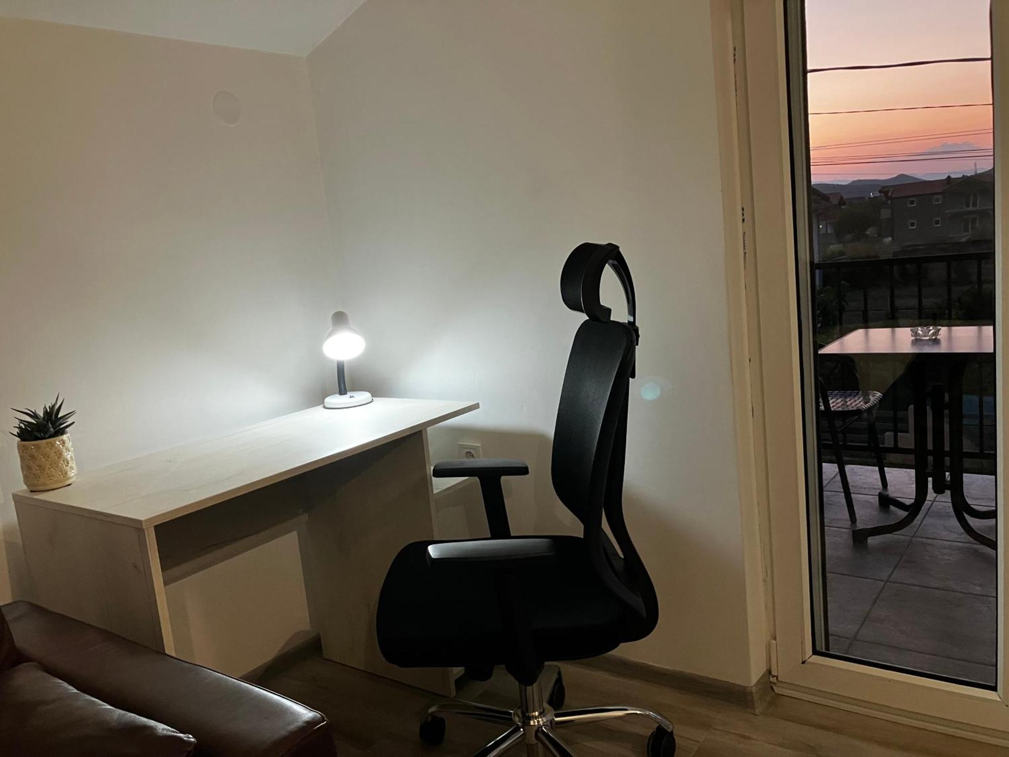 포드고리차 Cozy, Fully Equipped, Free Parking&Wifi, Quiet, 2Bd 아파트 외부 사진