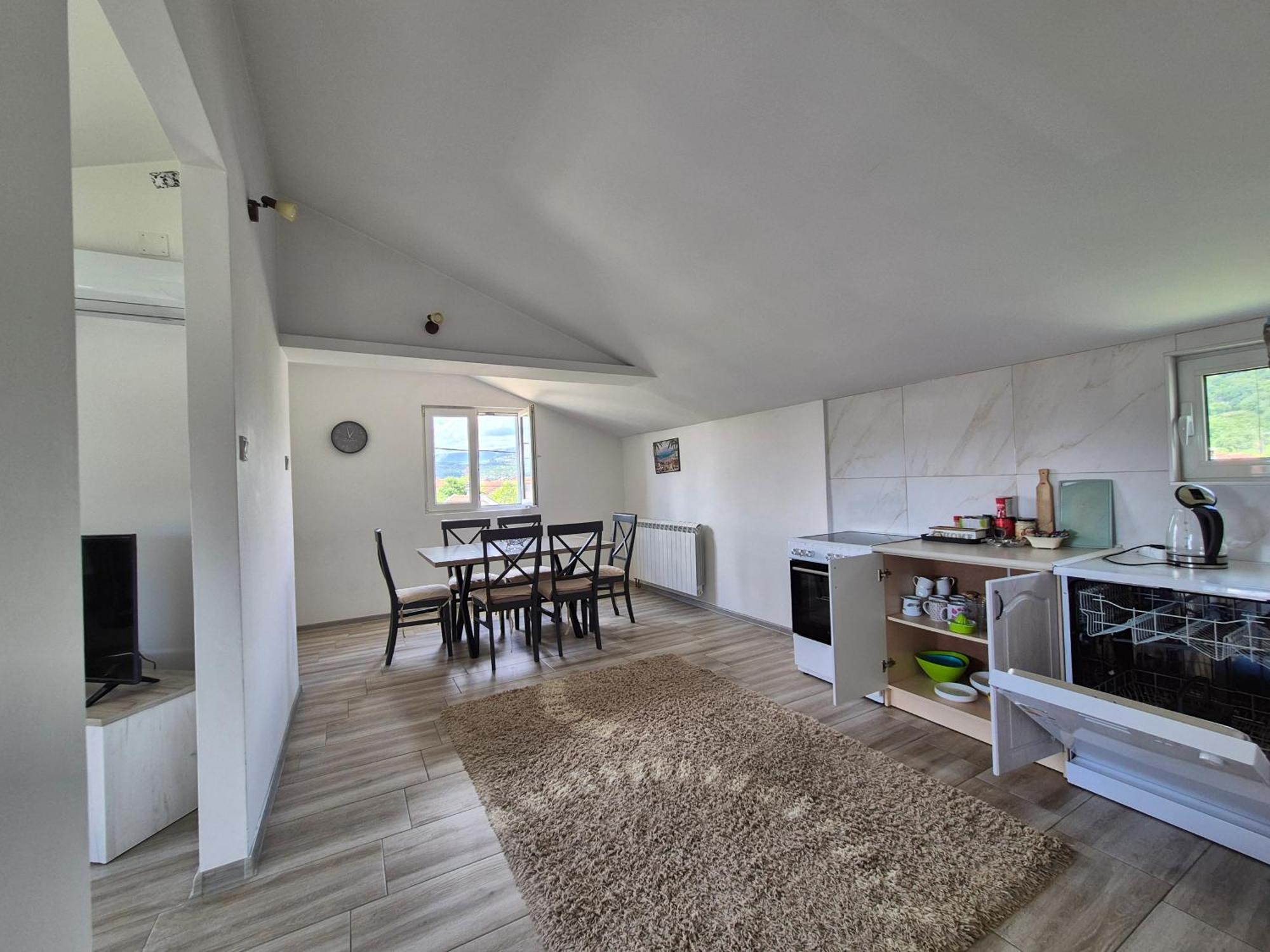 포드고리차 Cozy, Fully Equipped, Free Parking&Wifi, Quiet, 2Bd 아파트 외부 사진