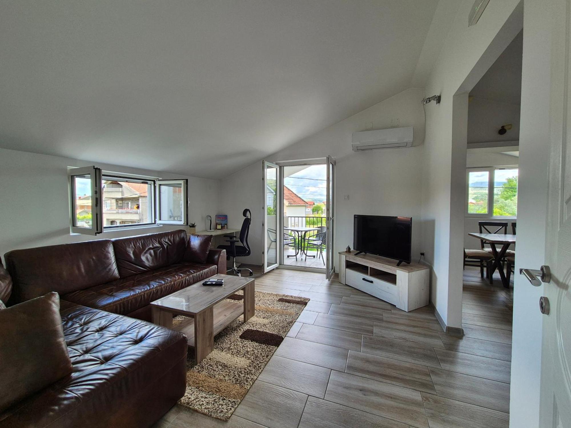 포드고리차 Cozy, Fully Equipped, Free Parking&Wifi, Quiet, 2Bd 아파트 외부 사진